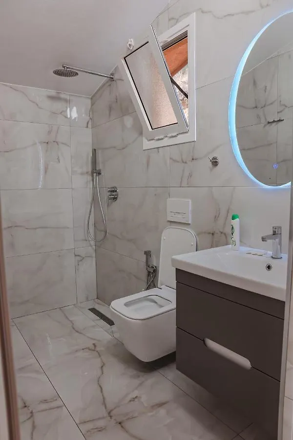 Plazhi Gjeneralit - Small Cabins - Bungalows - Apartaments - Villas - Suite Kavaje