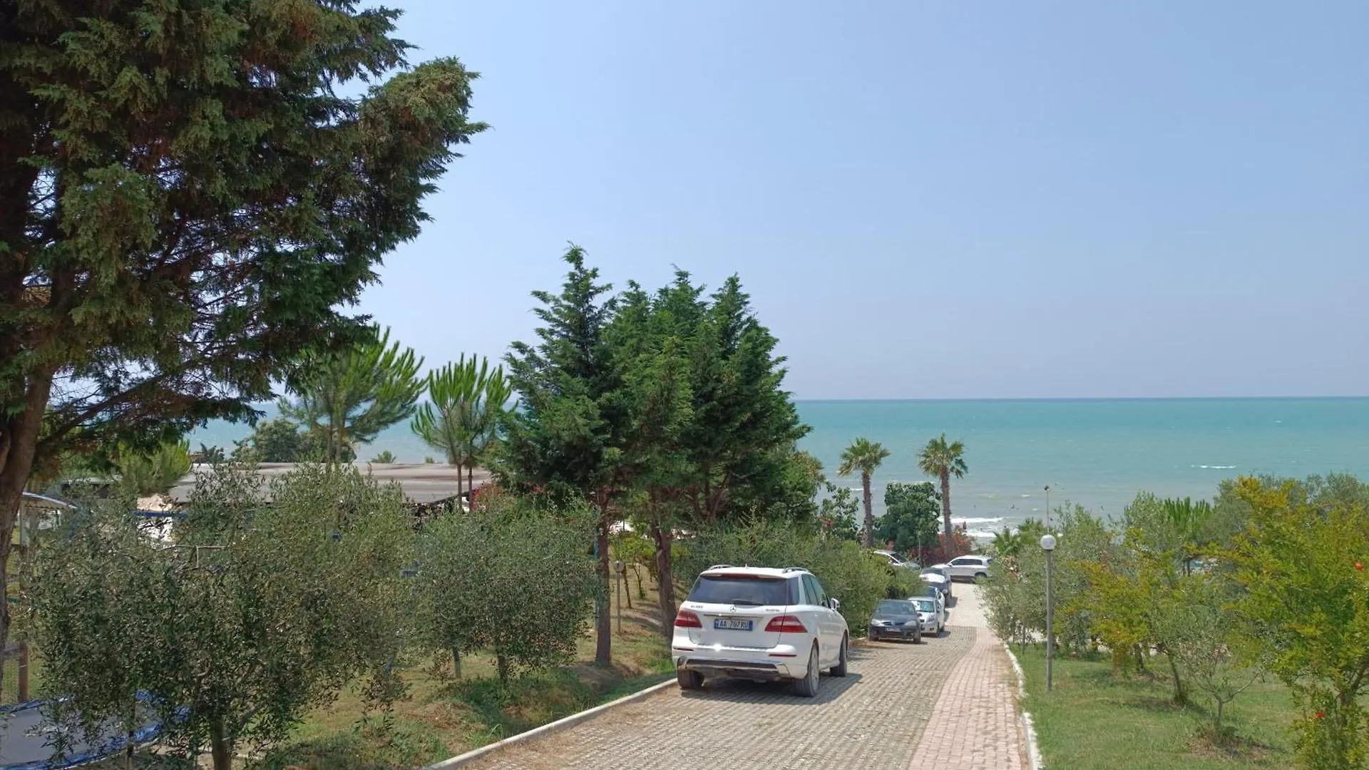 Plazhi Gjeneralit - Small Cabins - Bungalows - Apartaments - Villas - Suite Kavaje
