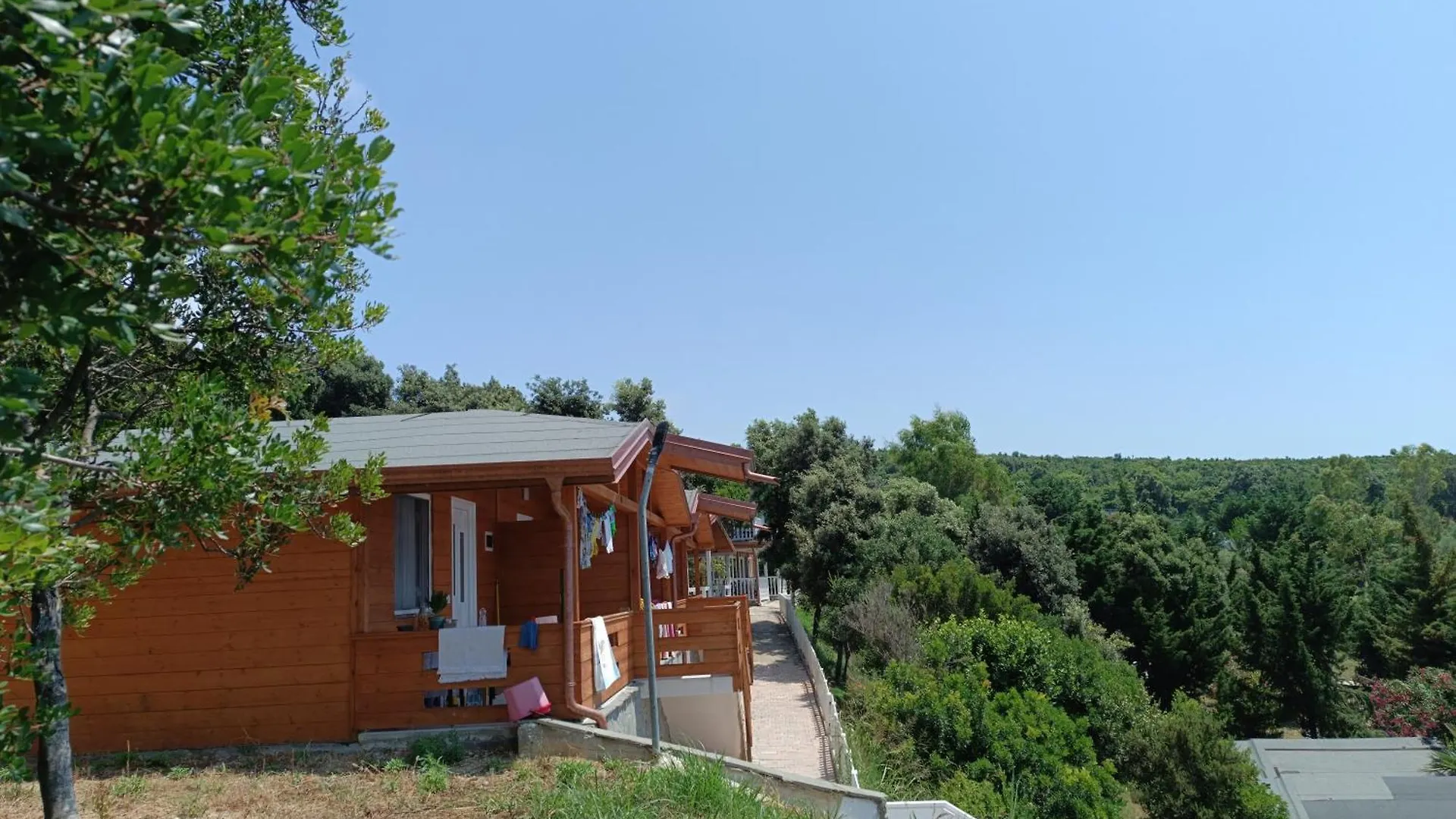 Plazhi Gjeneralit - Small Cabins - Bungalows - Apartaments - Villas - Suite Kavaje Parque de vacaciones