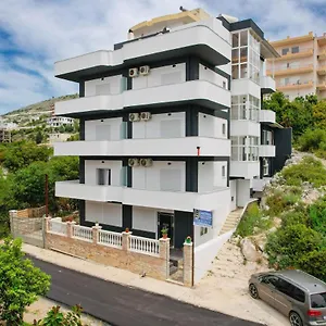 Eleana & Apartament